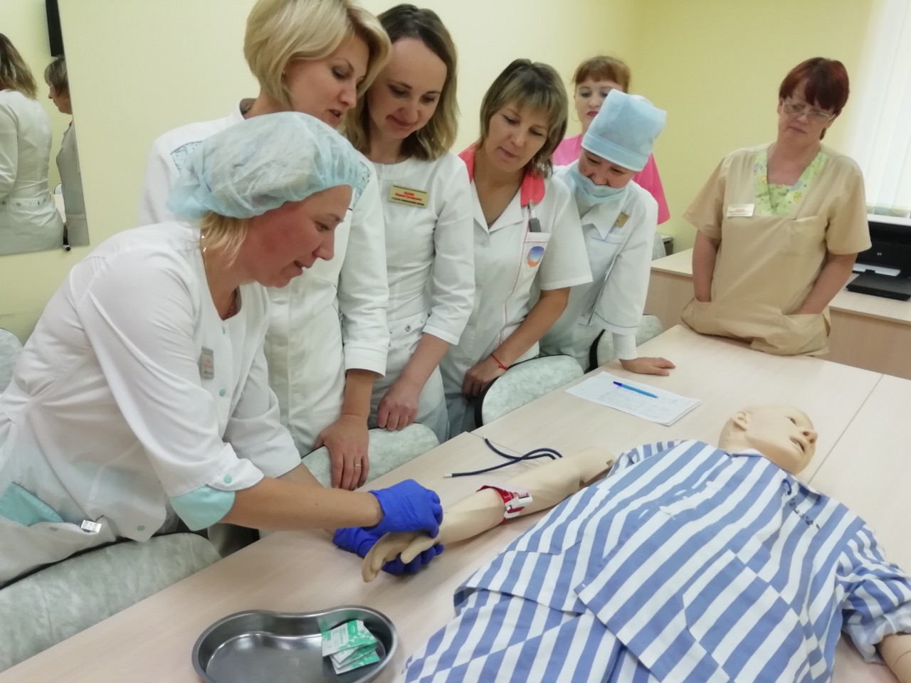 Профессия медработника. Медицинские работники со средним образованием. Средний медицинский персонал. Организация сестринского дела. Медицинские работники со средним образованием.